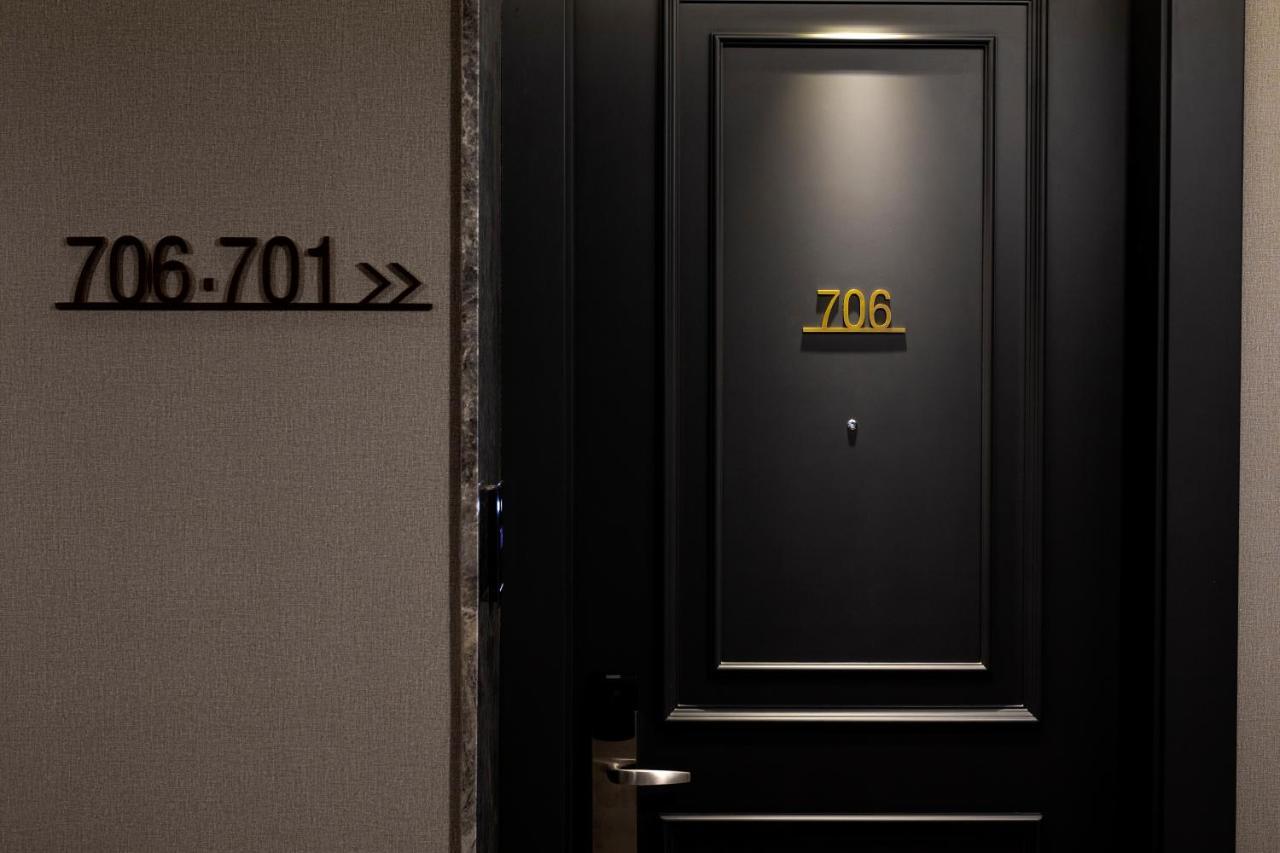Wish More Hotel Sisli Istanbul Ngoại thất bức ảnh A door in the hotel